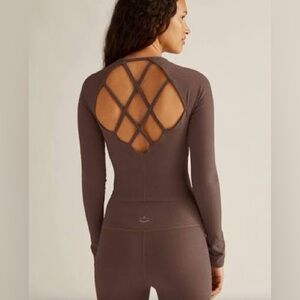 Beyond Yoga Criss Cross back long sleeve